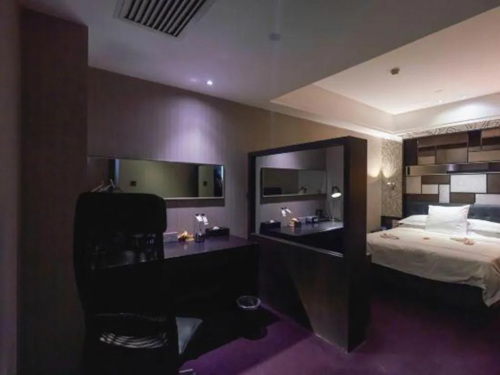 Bed in Urumqi Bayinhe Hotel