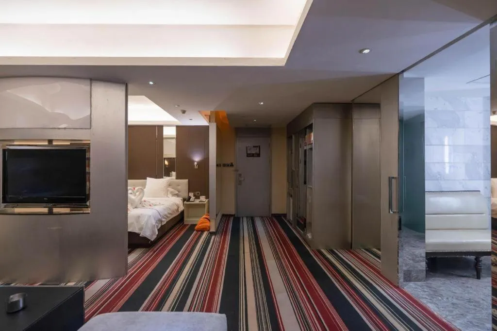 Bed in Urumqi Bayinhe Hotel