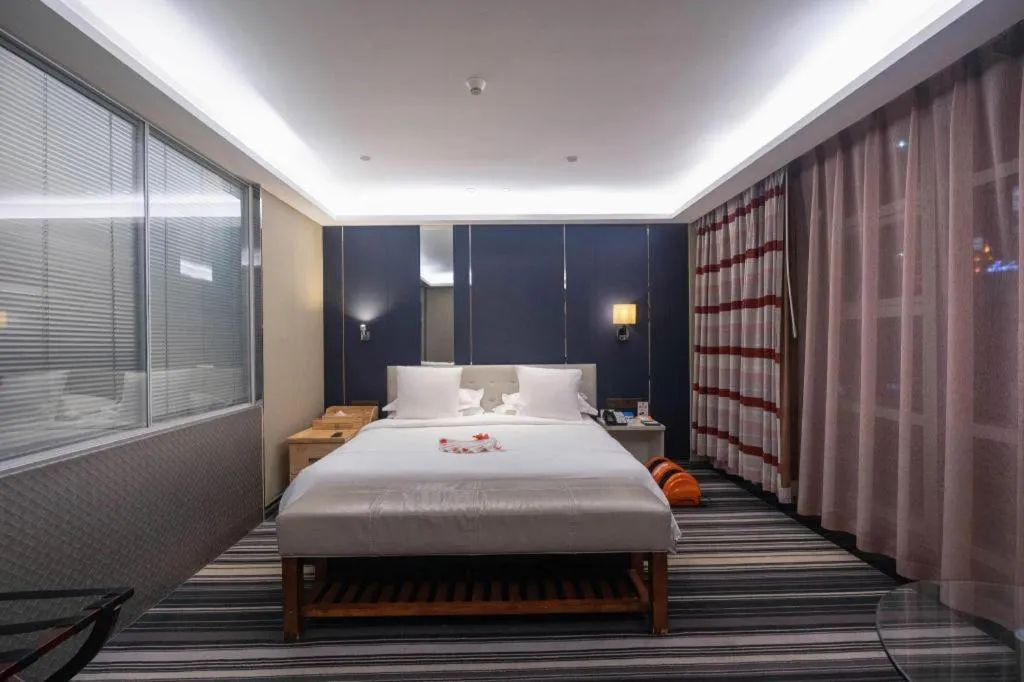 Bed in Urumqi Bayinhe Hotel