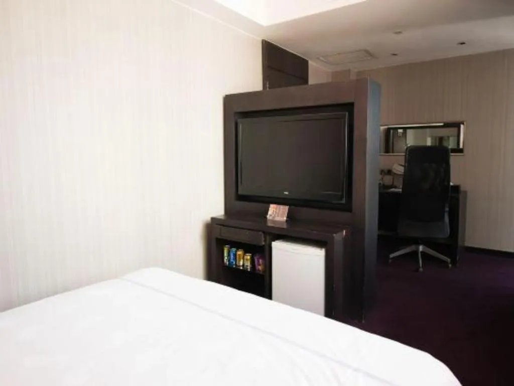 Bed in Urumqi Bayinhe Hotel