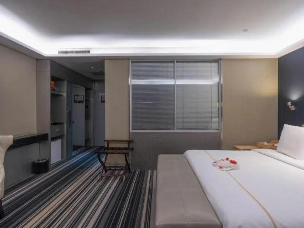 Bed in Urumqi Bayinhe Hotel