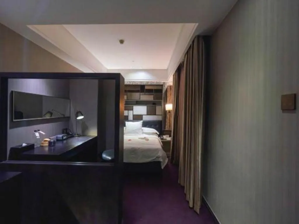 Bed in Urumqi Bayinhe Hotel