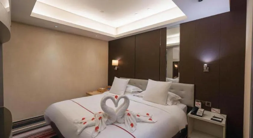 Bed in Urumqi Bayinhe Hotel