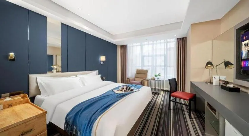 Bed in Urumqi Bayinhe Hotel