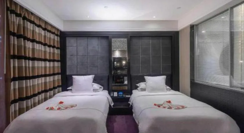 Bed in Urumqi Bayinhe Hotel