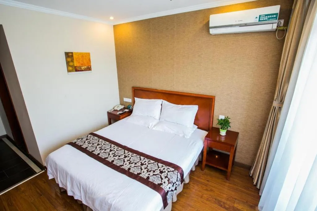 Bed in GreenTree Inn Jiangsu Wuxi Meiyuan Kaiyuan Temple Subway Master Station Express Hotel