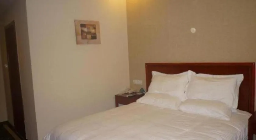 Bed in GreenTree Inn Jiangsu Wuxi Meiyuan Kaiyuan Temple Subway Master Station Express Hotel