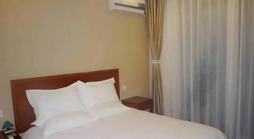 Bed in GreenTree Inn Jiangsu Wuxi Meiyuan Kaiyuan Temple Subway Master Station Express Hotel