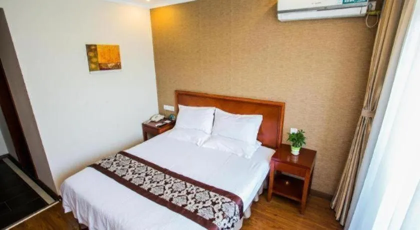 Bed in GreenTree Inn Jiangsu Wuxi Meiyuan Kaiyuan Temple Subway Master Station Express Hotel