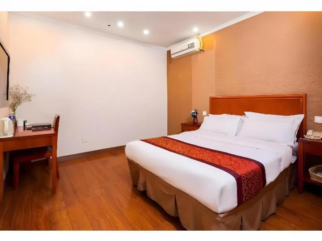 Bed in GreenTree Inn Jiangsu Wuxi Meiyuan Kaiyuan Temple Subway Master Station Express Hotel