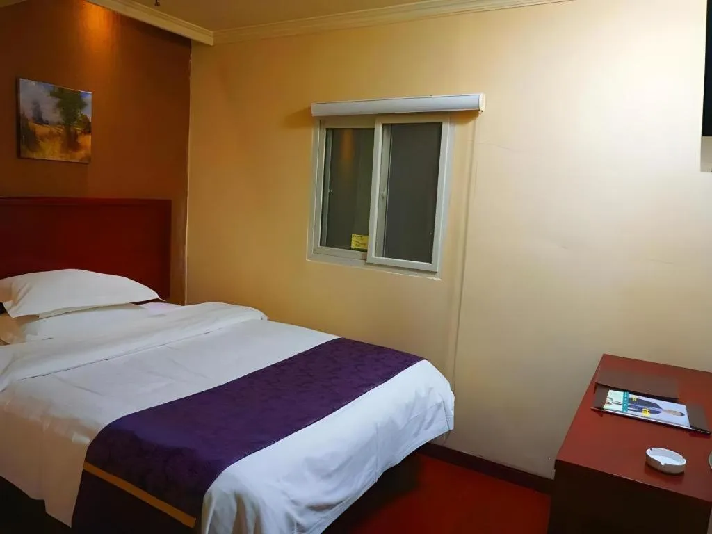 Bed in GreenTree Inn Xi'an Bell and Drum Tower Food Street Ancient City Wall Ximen Express Hotel