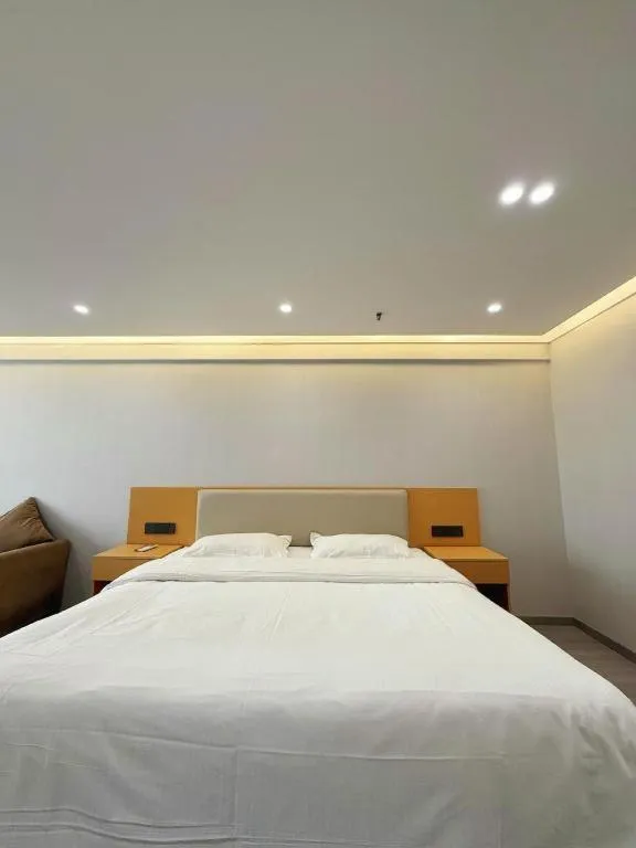 Bed in GreenTree Inn Xi'an Bell and Drum Tower Food Street Ancient City Wall Ximen Express Hotel