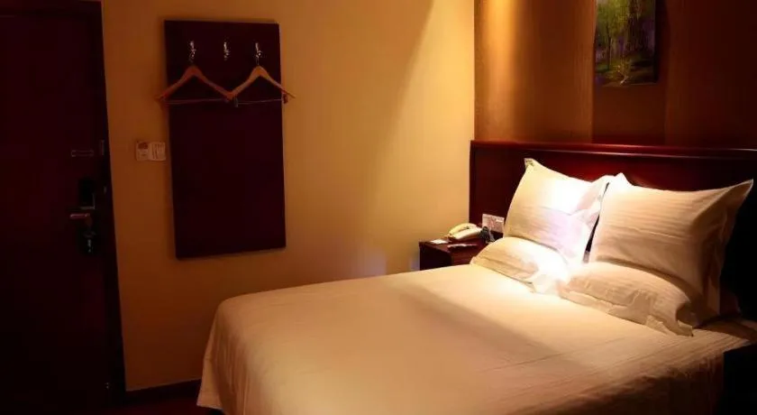 Bed in GreenTree Inn Xi'an Bell and Drum Tower Food Street Ancient City Wall Ximen Express Hotel