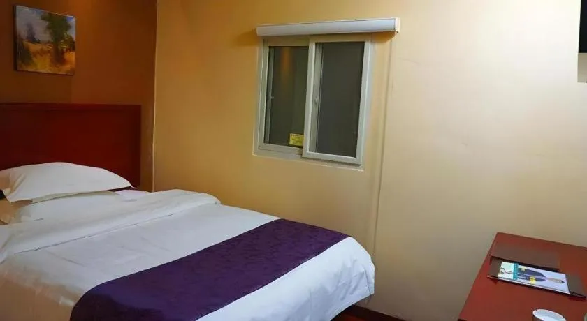 Bed in GreenTree Inn Xi'an Bell and Drum Tower Food Street Ancient City Wall Ximen Express Hotel