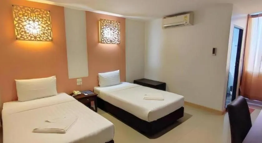 Bed in Laemchabang City Hotel