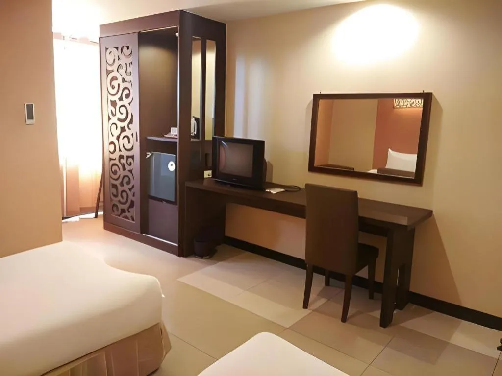 Bed in Laemchabang City Hotel