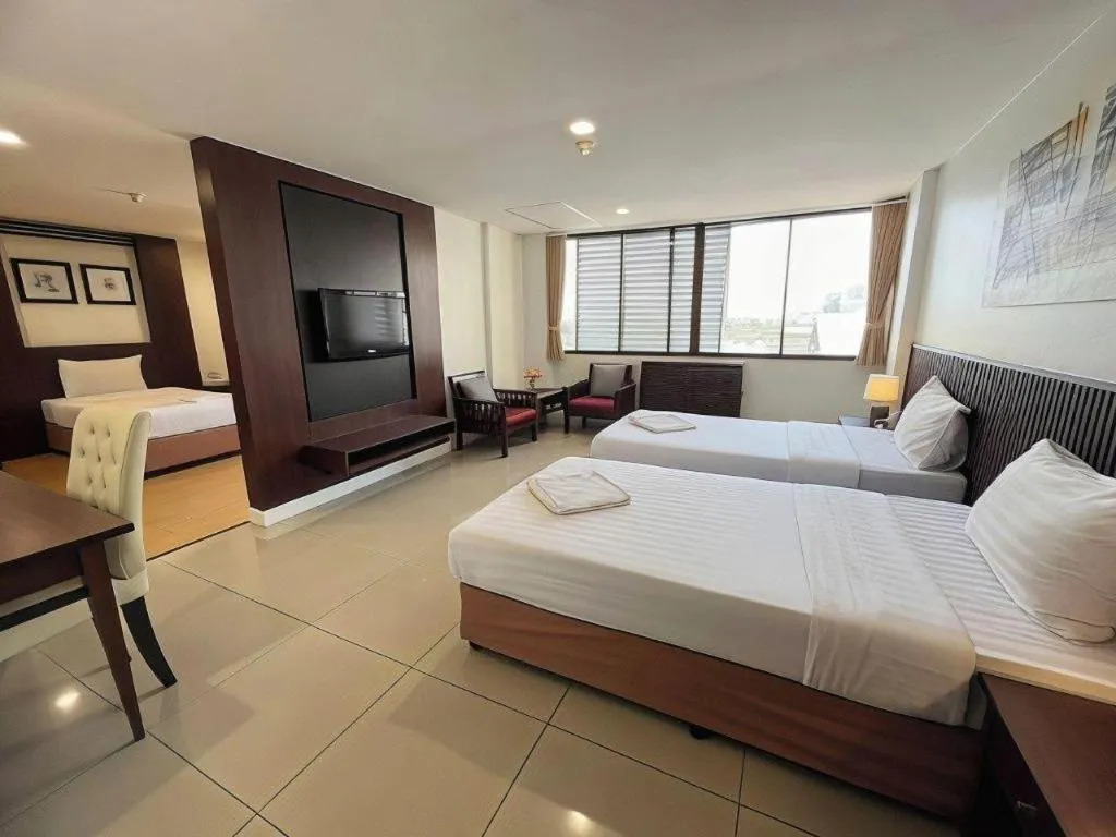 Bed in Laemchabang City Hotel