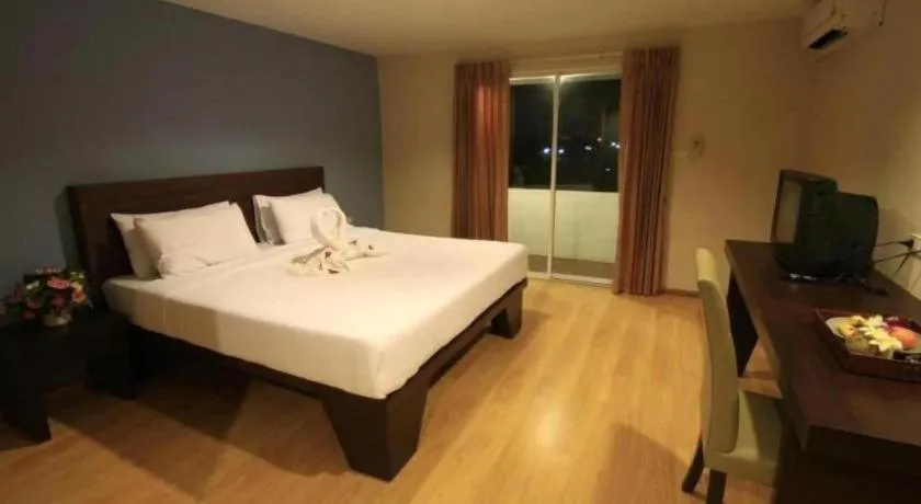 Bed in Laemchabang City Hotel