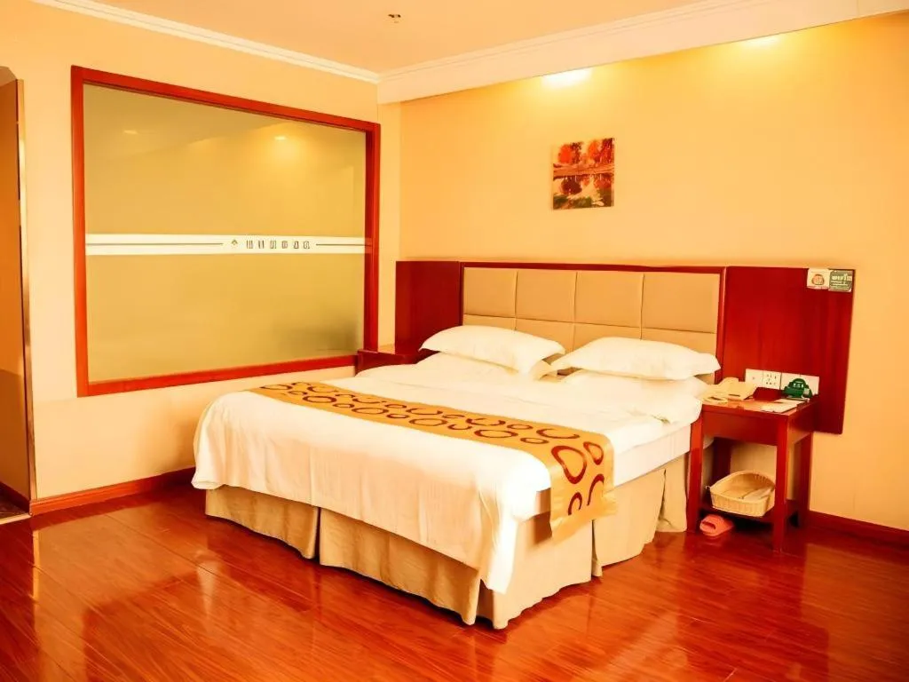 Bed in GreenTree Inn Bozhou Weiwu Road Hotel