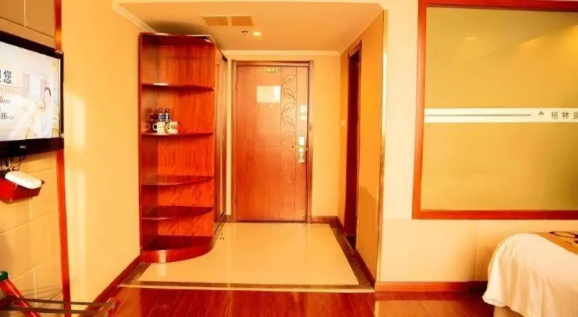 Bed in GreenTree Inn Bozhou Weiwu Road Hotel