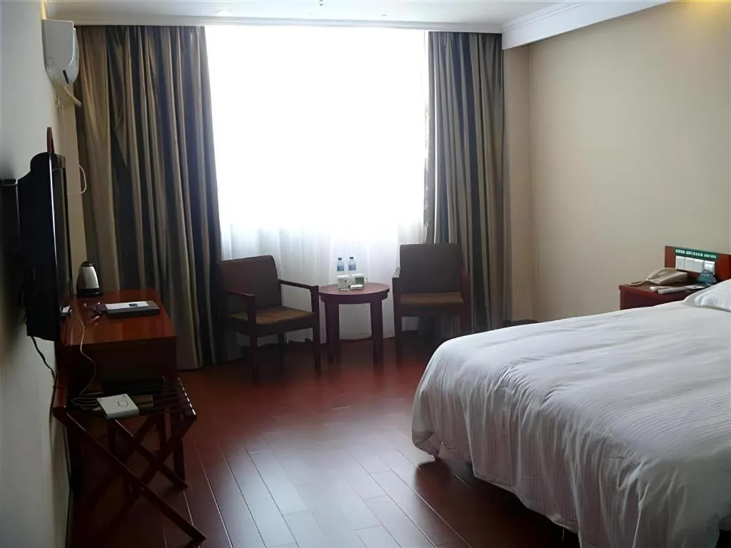 Bed in GreenTree Inn Bozhou Weiwu Road Hotel