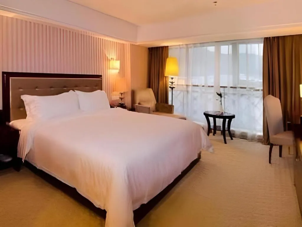 Bed in Yunhai Hotel Zhuhai