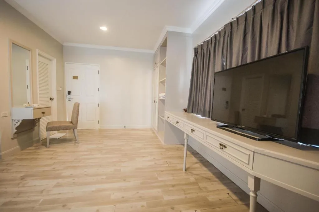 Romance Hotel Srinakarin