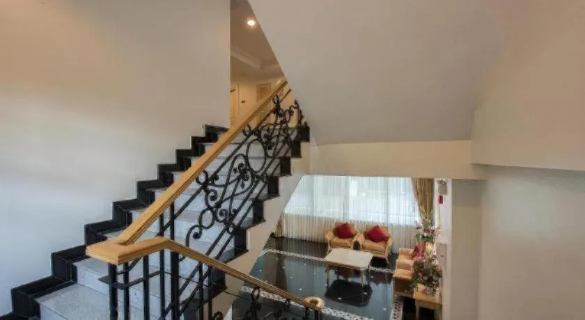 Romance Hotel Srinakarin