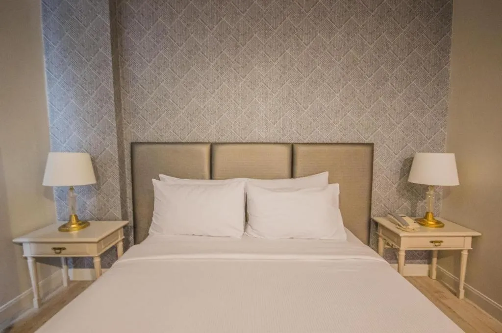 Bed in Romance Hotel Srinakarin