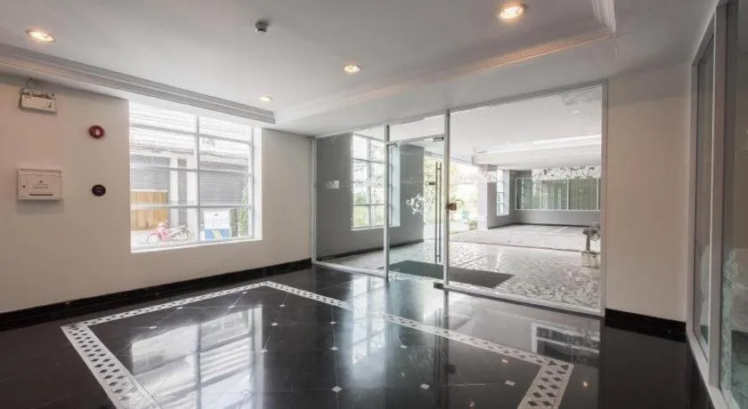 Romance Hotel Srinakarin