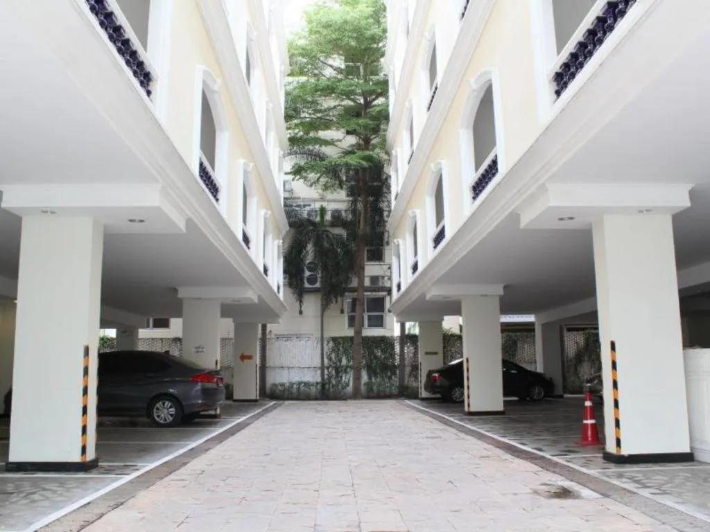 Romance Hotel Srinakarin