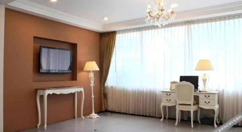 Romance Hotel Srinakarin