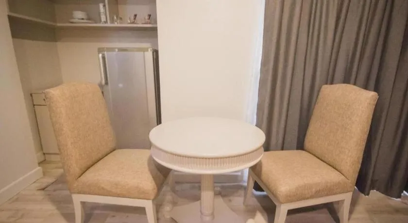 Romance Hotel Srinakarin