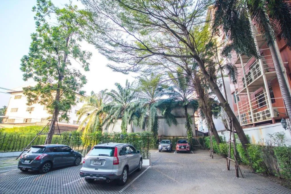 Romance Hotel Srinakarin