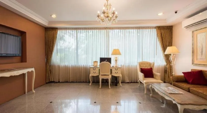 Romance Hotel Srinakarin