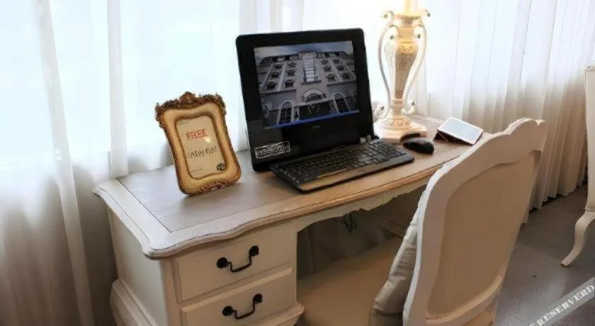 Romance Hotel Srinakarin