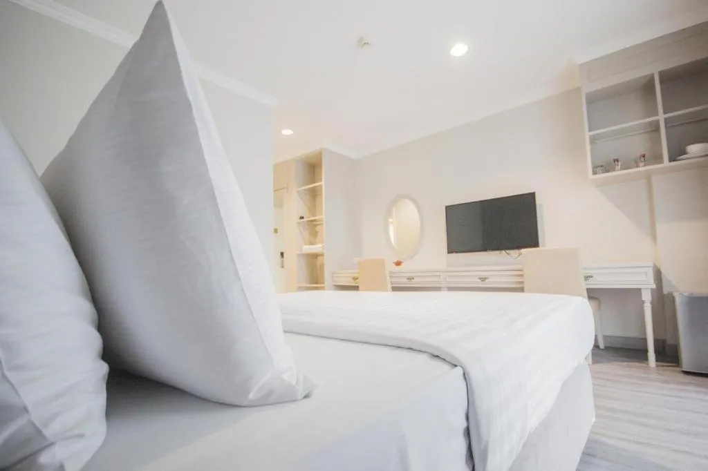 Romance Hotel Srinakarin