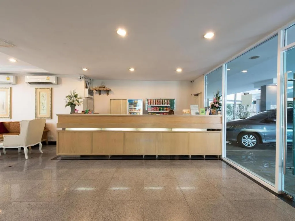 Romance Hotel Srinakarin