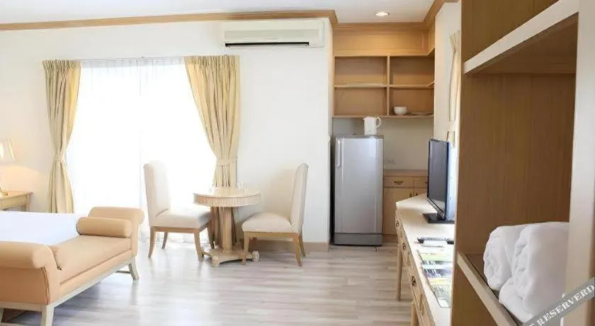 Bed in Romance Hotel Srinakarin