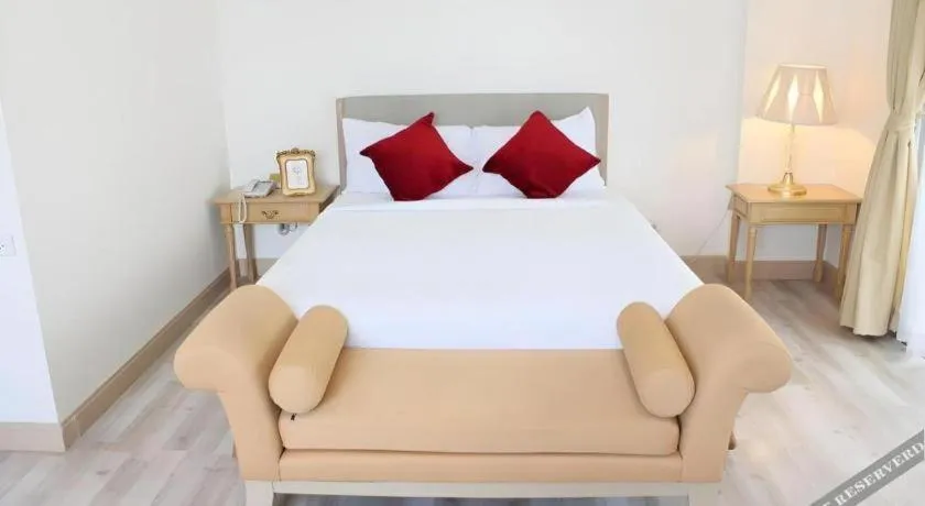 Bed in Romance Hotel Srinakarin