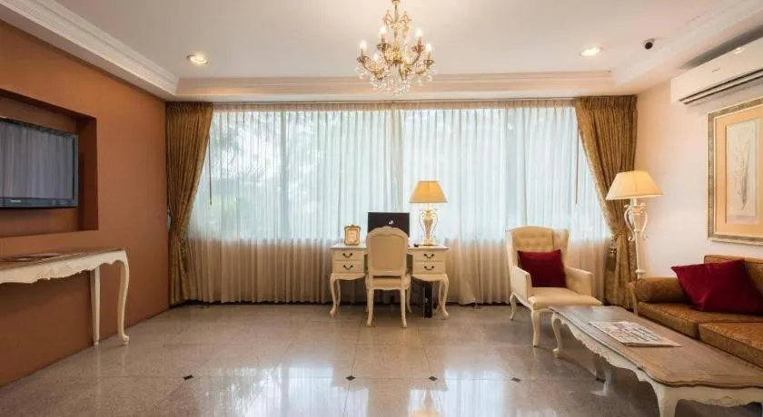 Romance Hotel Srinakarin