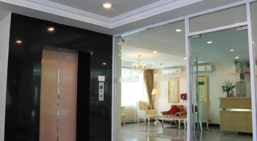 Romance Hotel Srinakarin