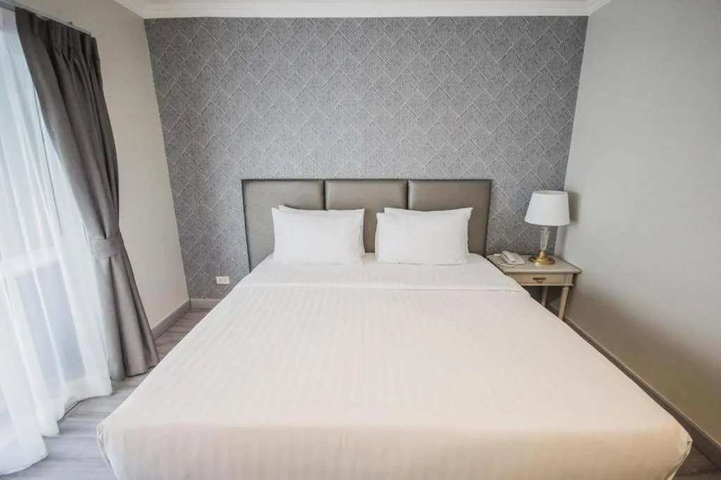 Bed in Romance Hotel Srinakarin