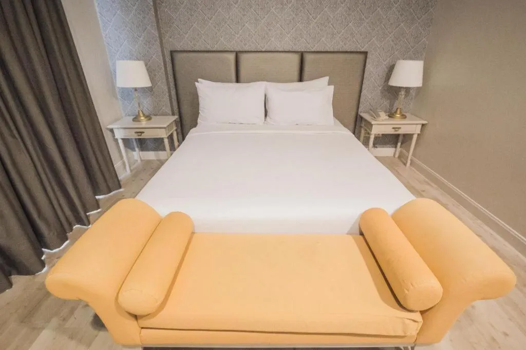 Bed in Romance Hotel Srinakarin