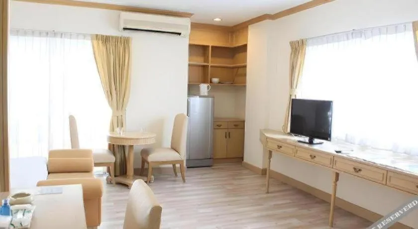 Romance Hotel Srinakarin