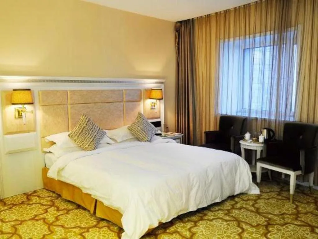 Bed in Changchun Global Hotel
