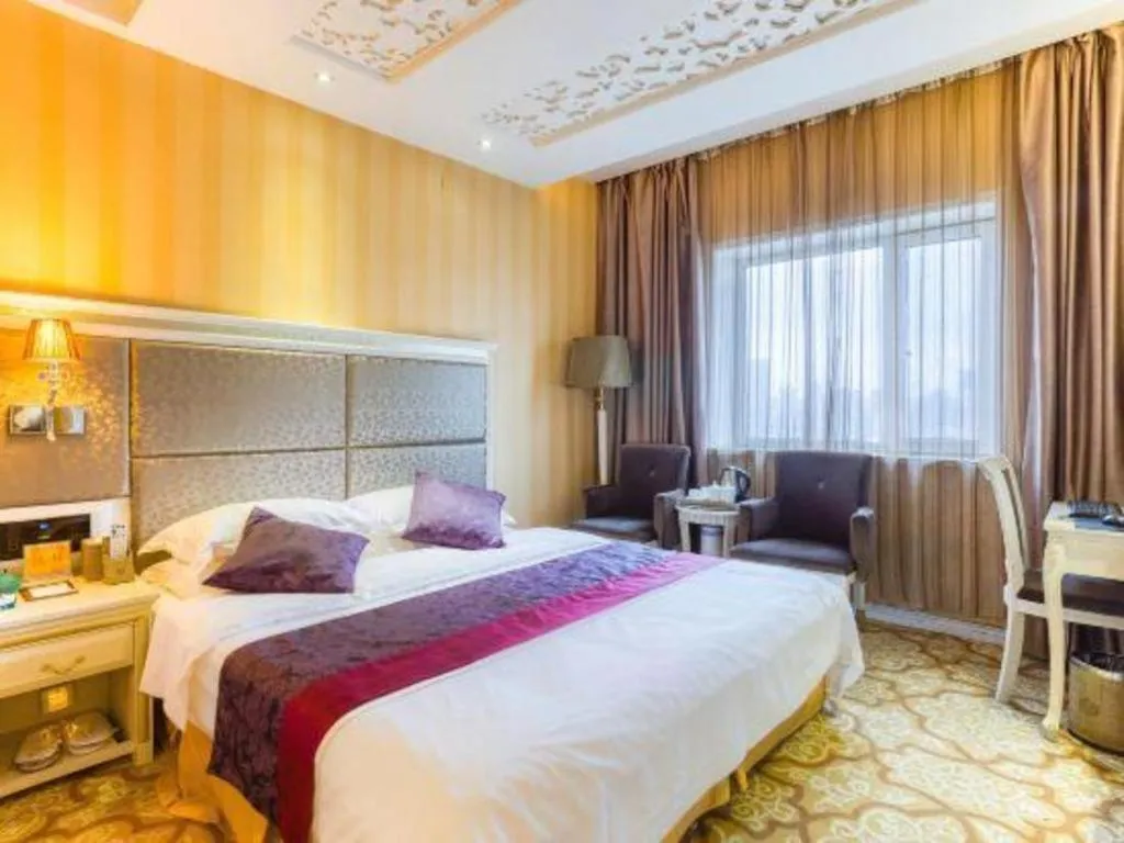 Bed in Changchun Global Hotel