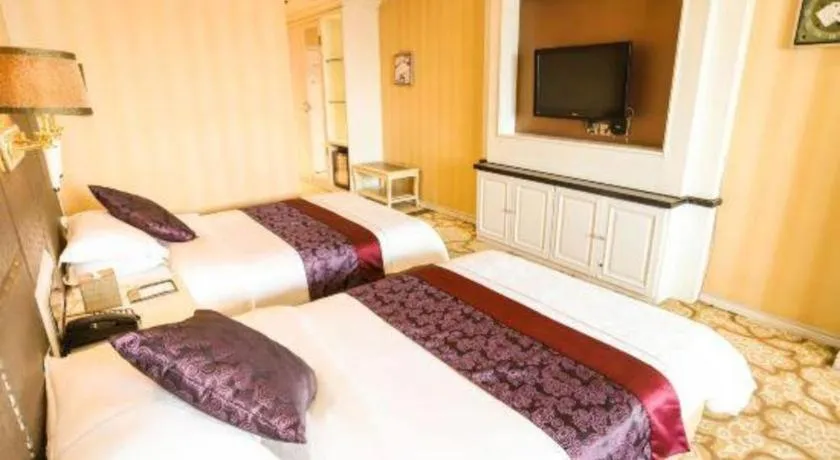 Bed in Changchun Global Hotel