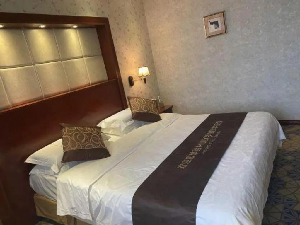 Bed in Changchun Global Hotel