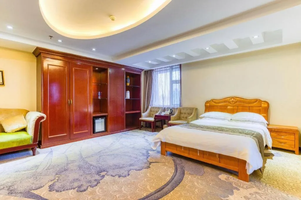 Bed in Changchun Global Hotel